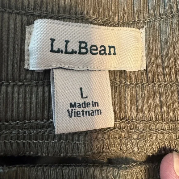 L.L. Bean Khaki Green Shorts-Womens Size Large - Picture 4 of 6
